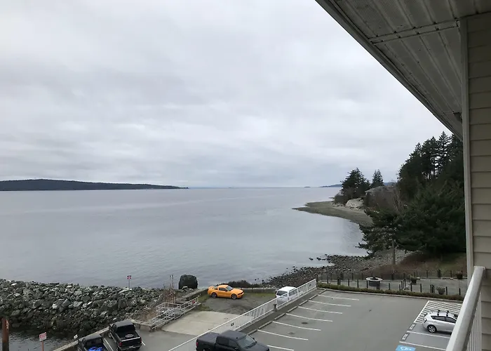 Beach Gardens Resort And Marina